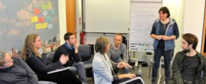 Train-the-Trainer-Seminar 2017: rege Diskussion um die eigene Rolle als Referent_in des Projektes
