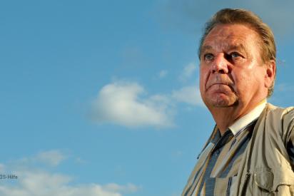 Jürgen Heimchen vor blauem Himmel